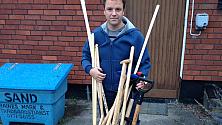 Rikard Silverfur förevisar det uppdaterade verktygsförrådet